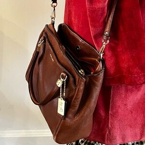 Elegant Brown Leather Shoulder Bag